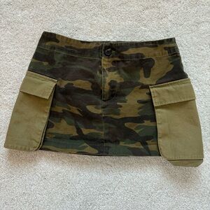 forever 21 camo cargo Y2K mini skirt green khaki black women’s size small